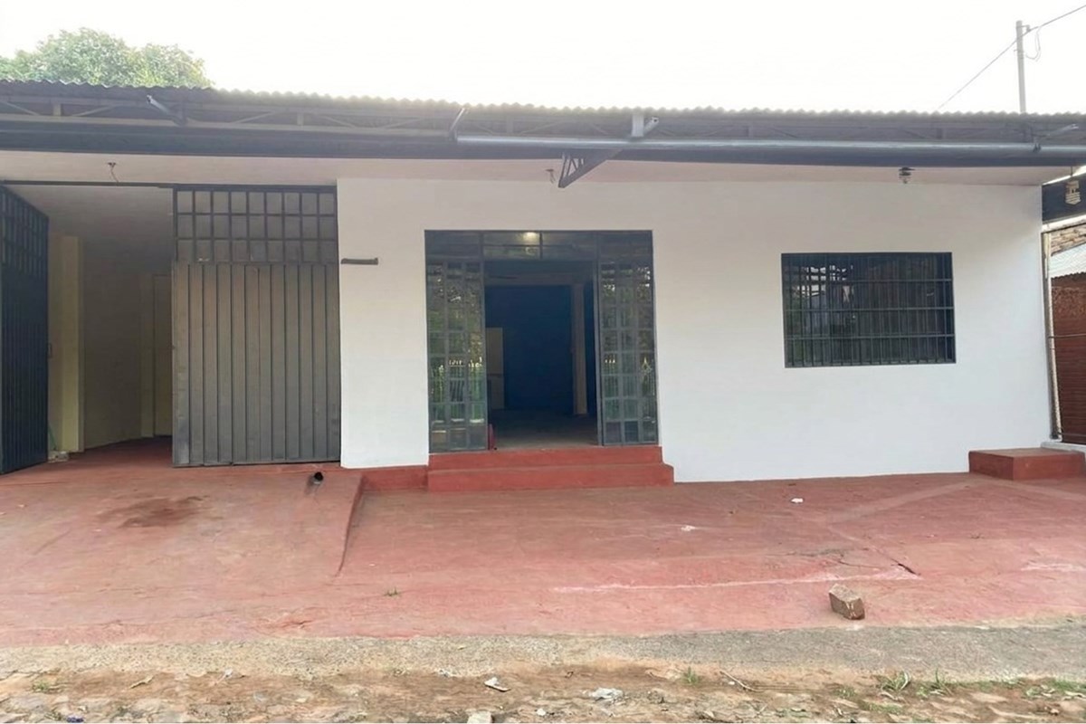 Salão comercial com depósito à venda em Laurelty