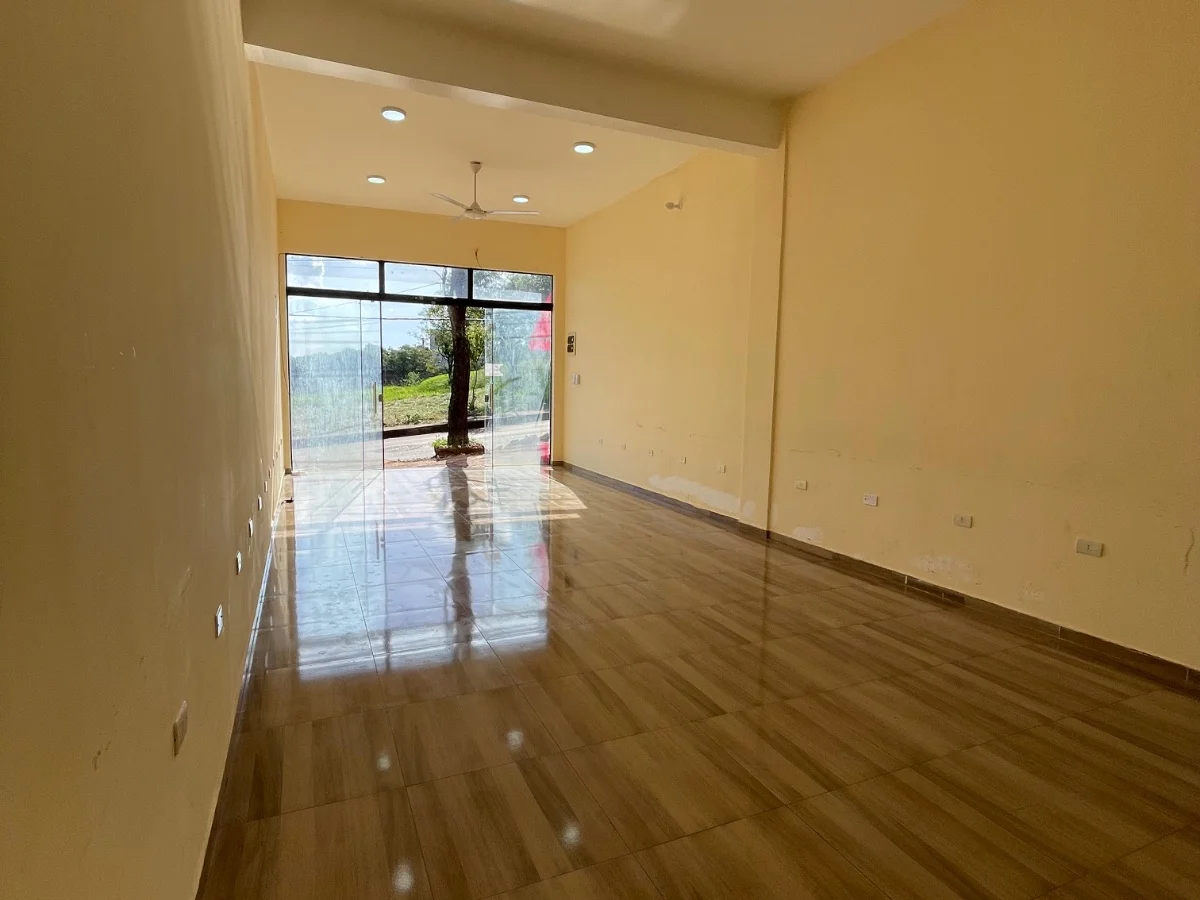 Salão comercial para alugar no bairro San Isidro, Encarnación
