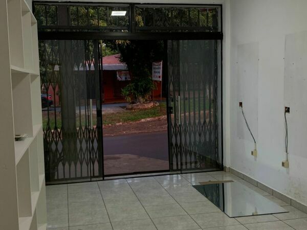 Salón comercial en alquiler en Ciudad del Este – Km 5, La Blanca