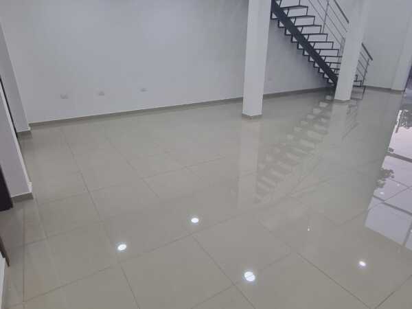 Salón comercial en alquiler en Hernandarias, zona IPS — a estrenar