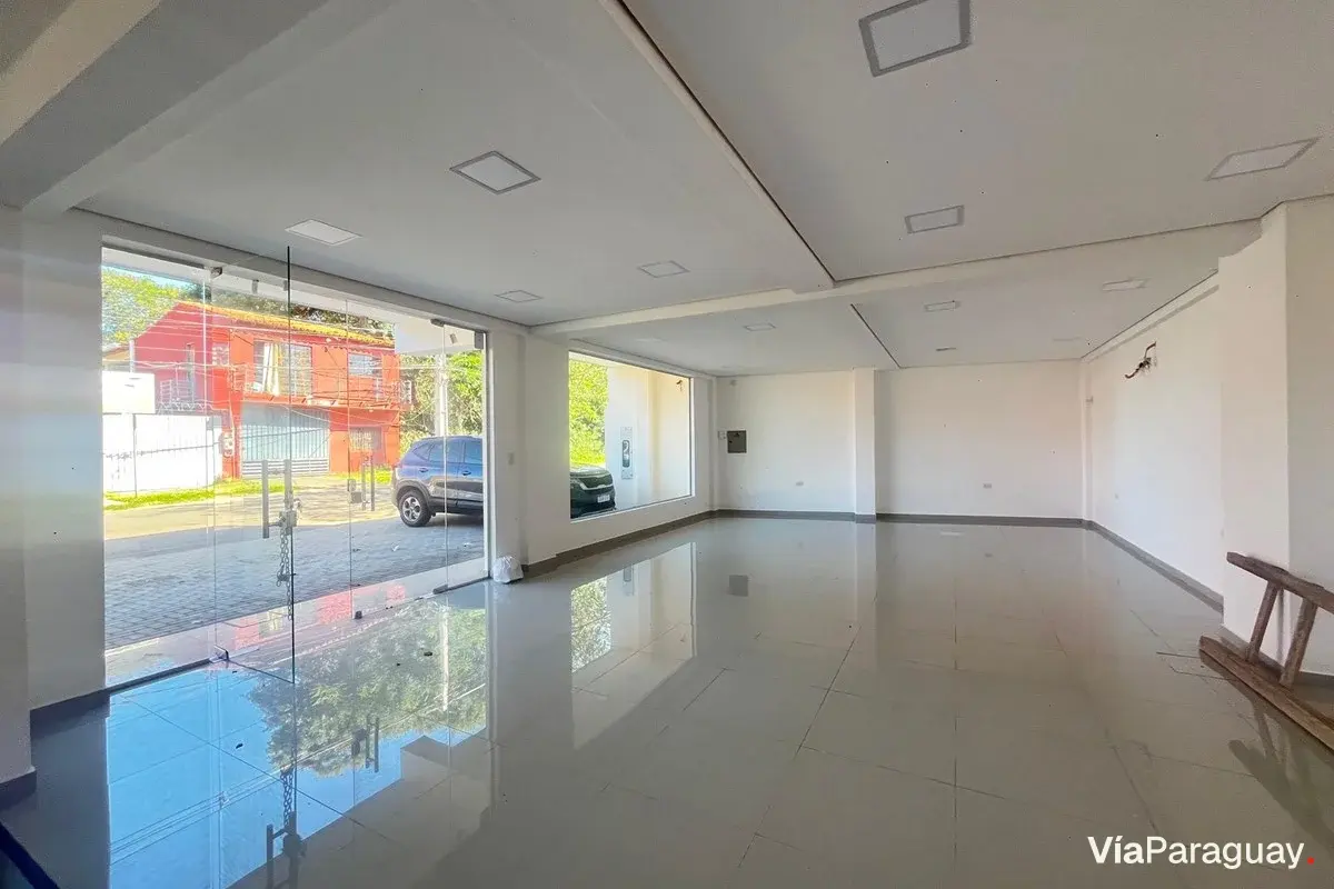 Salón comercial en alquiler en Loma Merlo, Luque