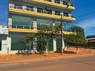Salón comercial en alquiler en Presidente Franco — 180 m² en dos niveles