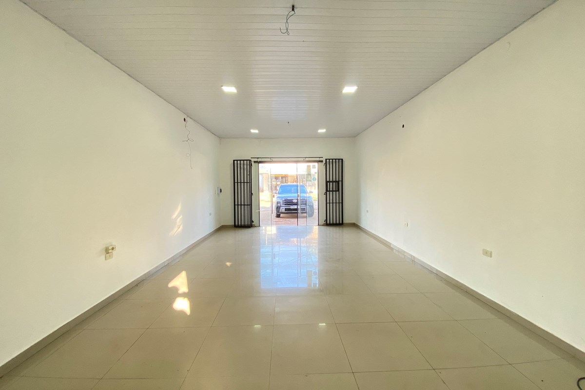 Salão comercial para alugar em Villa Elisa, Mbokajaty