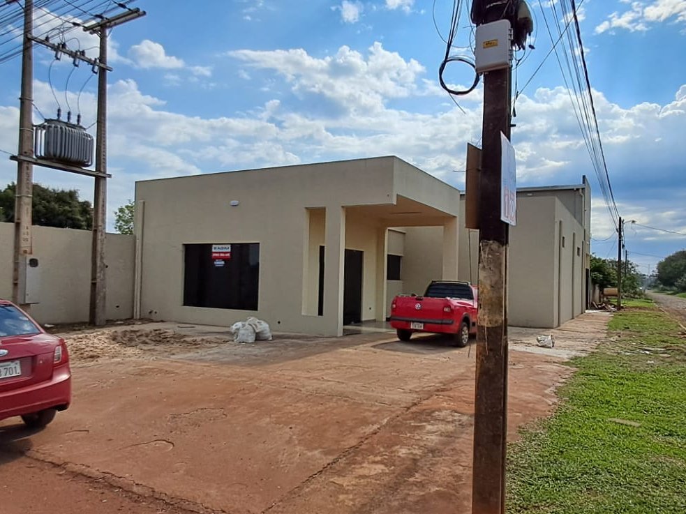 Salón comercial en alquiler frente al Hospital Distrital