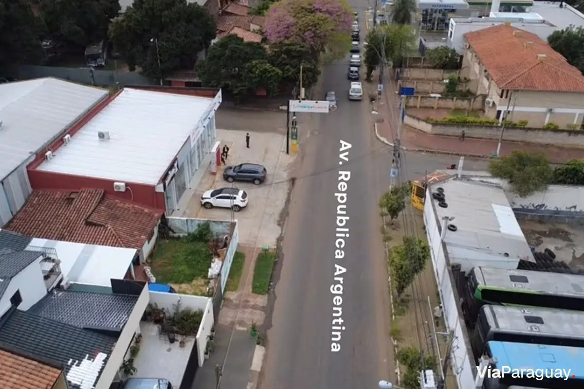 Commercial unit for rent on Av. República Argentina