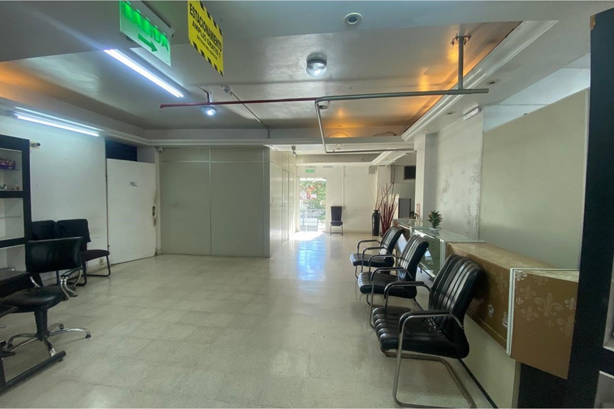 Salón comercial en alquiler sobre Mcal. López, Herrera