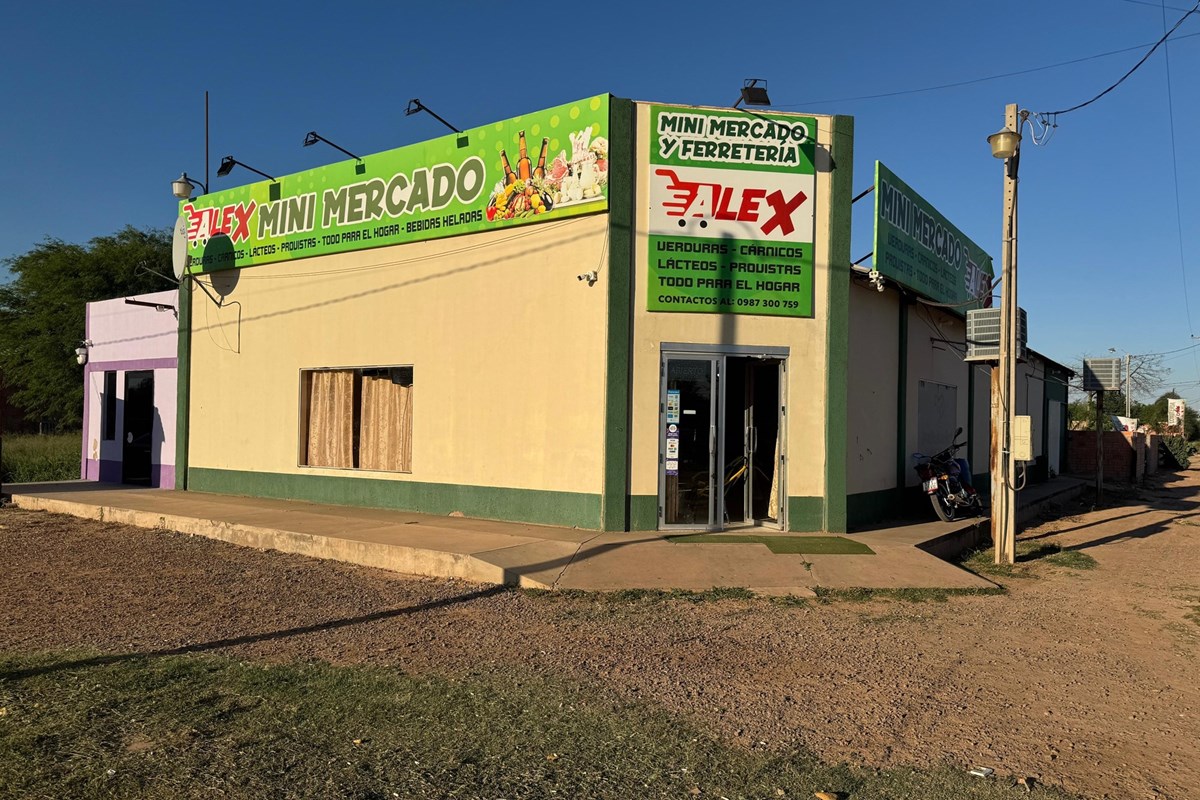 Salón comercial en venta en el acceso a Loma Plata