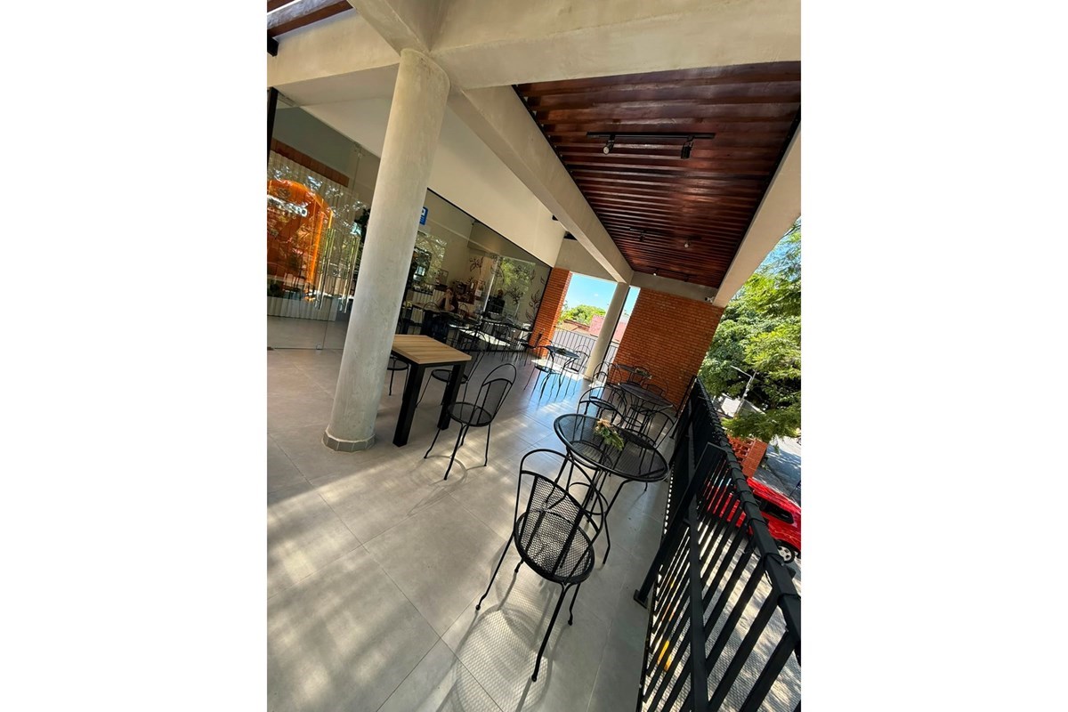 Salón para cafetería amoblado en alquiler en Villa Aurelia
