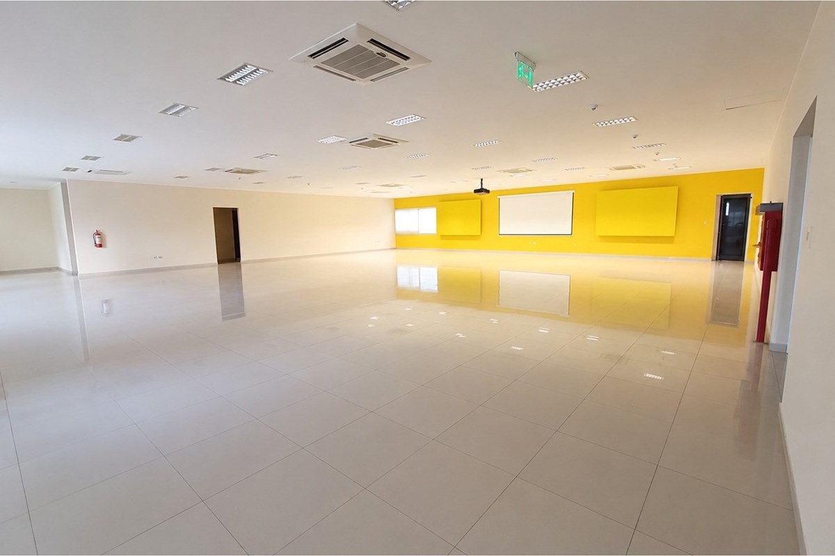 Salão tipo auditório para alugar no Centro, Encarnação
