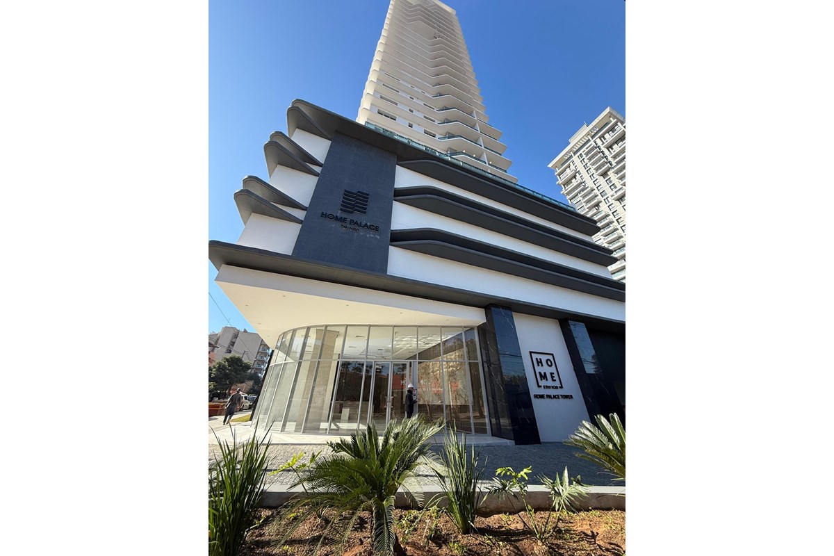 Brand-new semi-penthouse for sale at Home Palace Tower