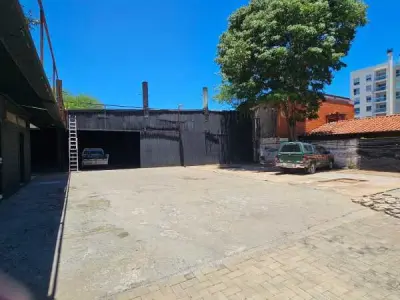 Showroom com depósito para alugar em Los Laureles, Assunção