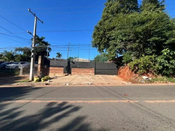 Terreno amurallado de 490 m² en venta en Lambaré