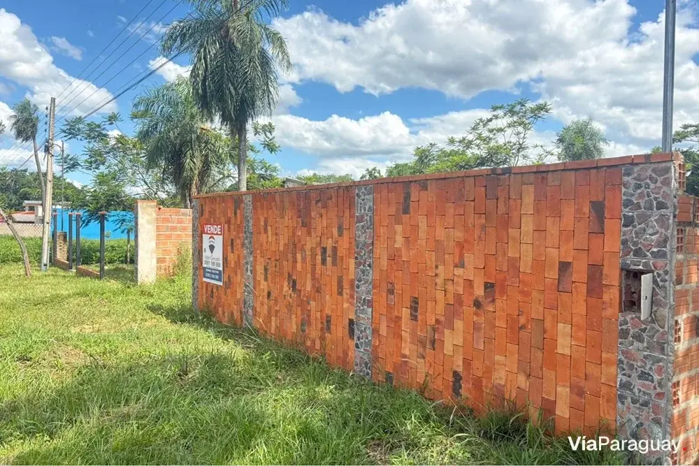 Terreno amurallado en venta en Cañadita, Itauguá
