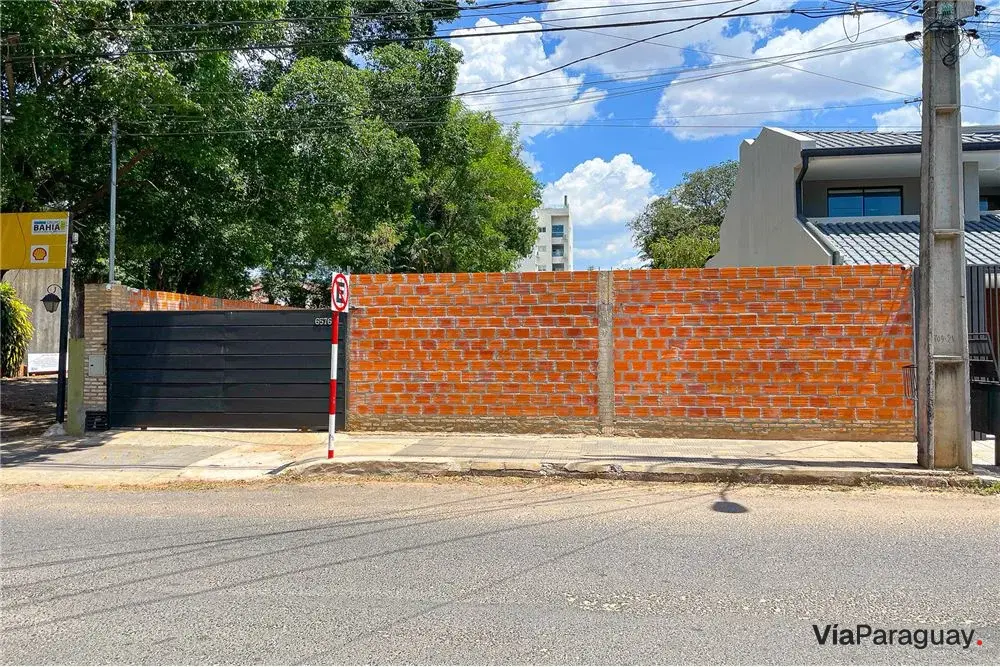 Walled land for sale in Mariscal Estigarribia