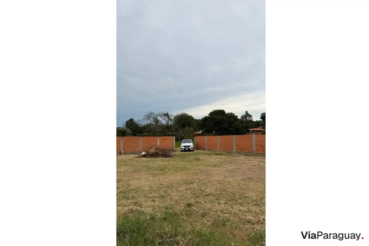 Terreno murado à venda em Mora Cue, Luque
