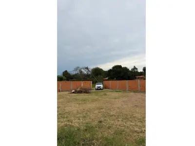 Terreno murado à venda em Mora Cue, Luque