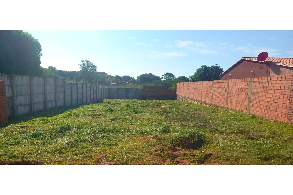 Terreno amurallado en venta en Mora Kue, Luque