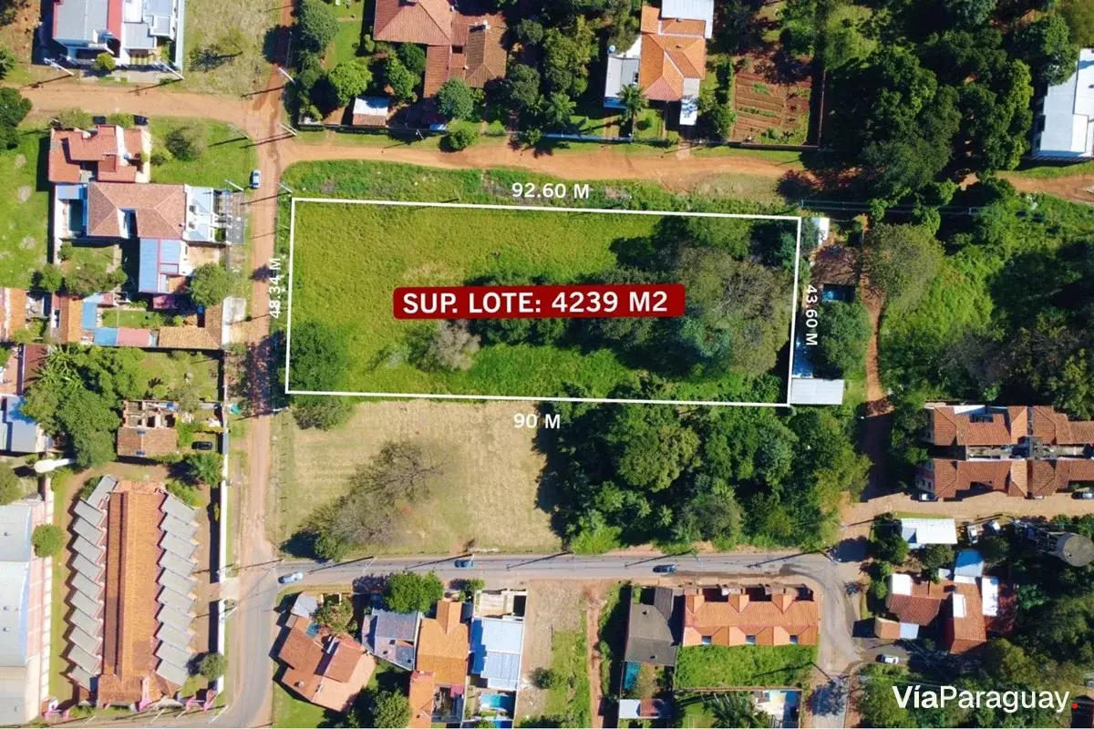 Terreno comercial de 4.239 m² à venda em San Lorenzo