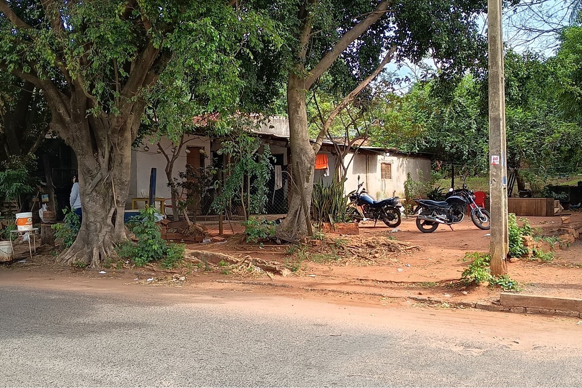 945 m² commercial land for rent in Villa Elisa
