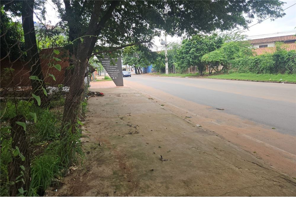 Terreno comercial à venda no Centro de Ñemby