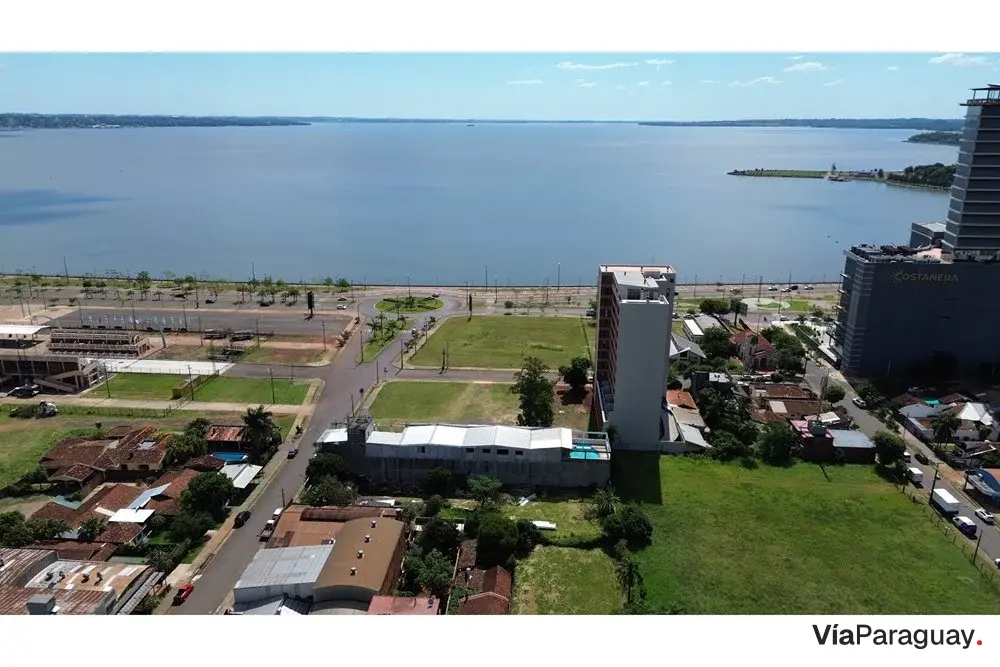 Commercial land for sale in Encarnación, Itapúa