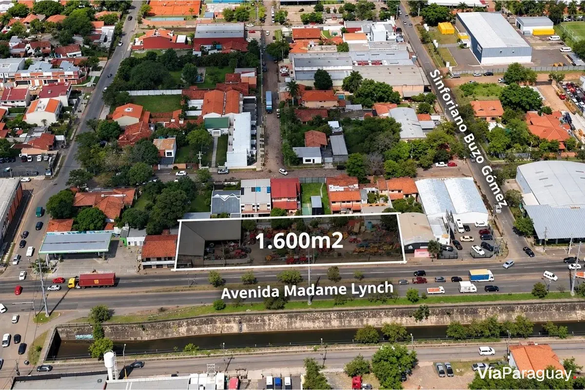 Commercial land for sale on Avda. Madame Lynch