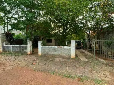 Land with demolition-ready house in Mburucuyá, Asunción