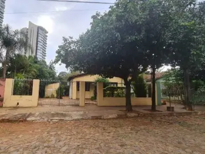 Terreno com construção a demolir à venda em Mburucuyá, Assunção