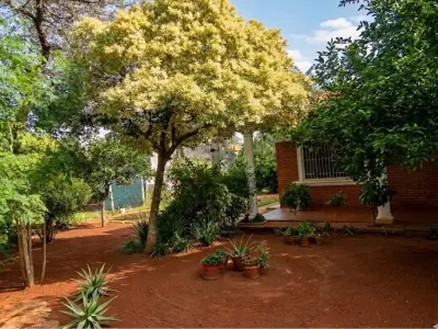 Terreno com casa para reformar à venda em Ñemby