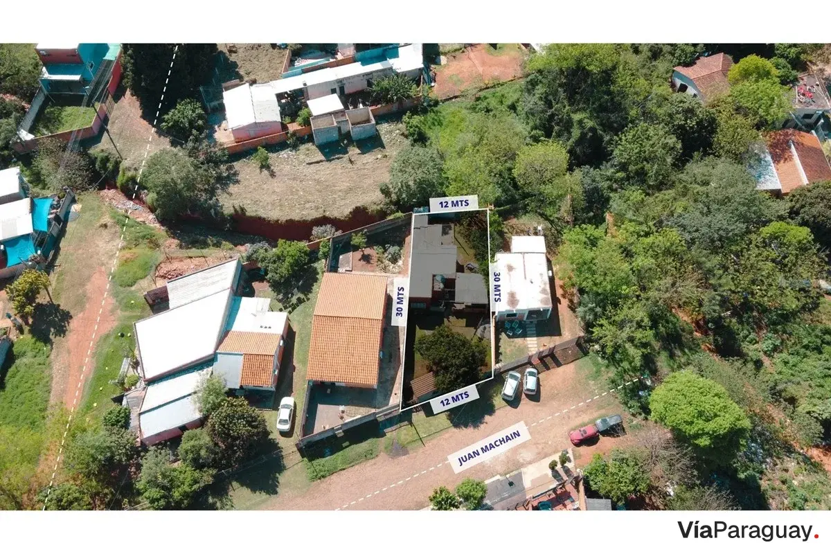 Terreno com casa para reformar à venda em Villa Elisa
