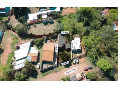 Terreno com casa para reformar à venda em Villa Elisa