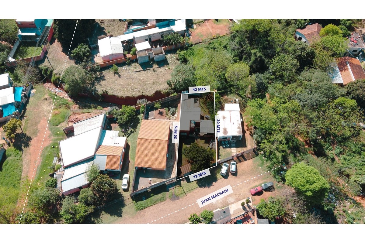 Terreno com casa para reformar à venda em Villa Elisa
