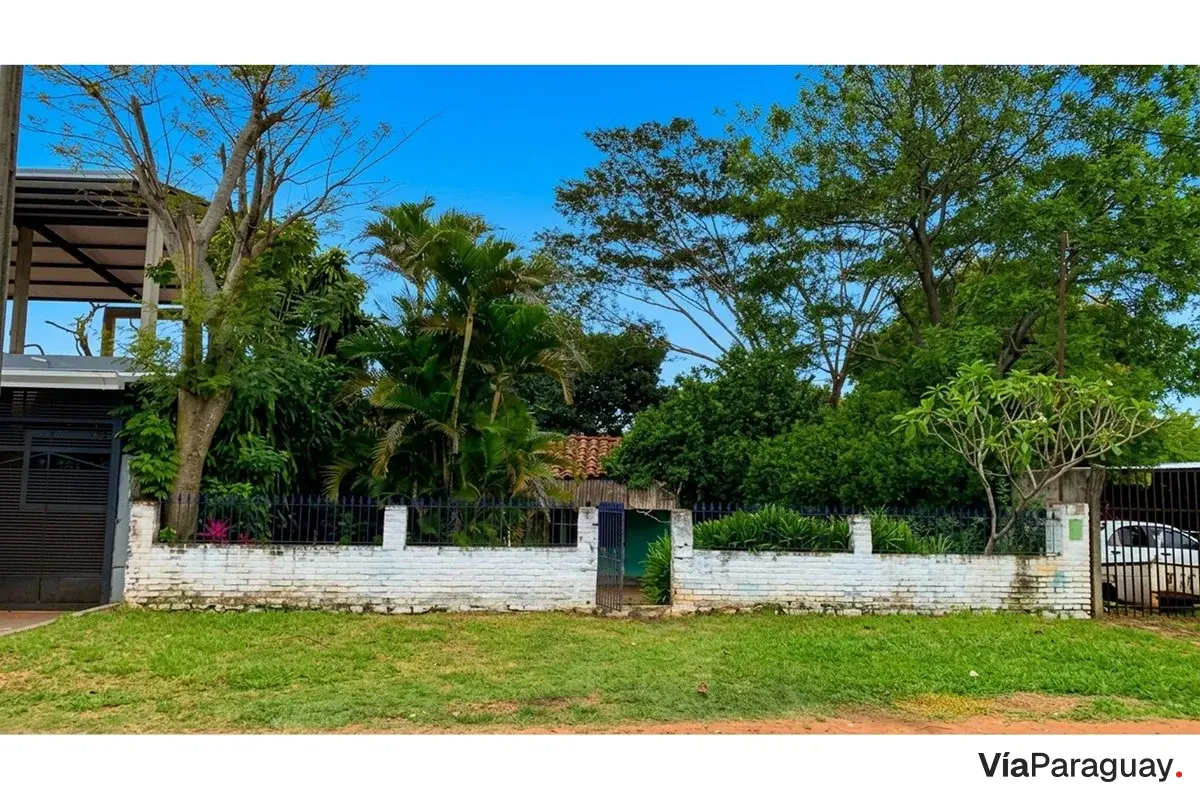 Terreno com casa à venda em Ñemby, Central