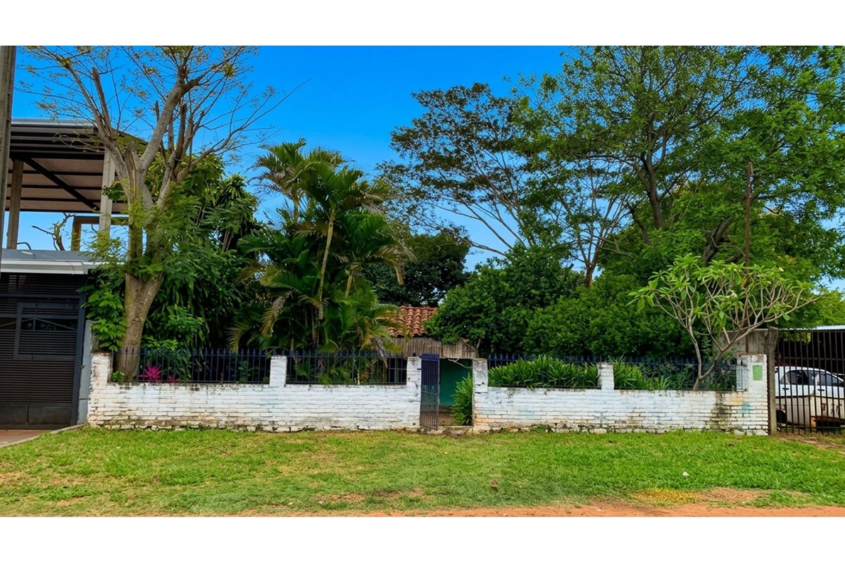 Terreno com casa à venda em Ñemby, Central