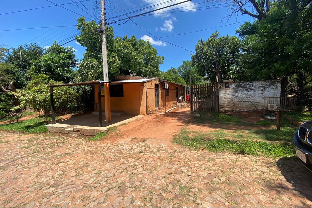 Terreno com casa à venda em San Antonio, Lambaré