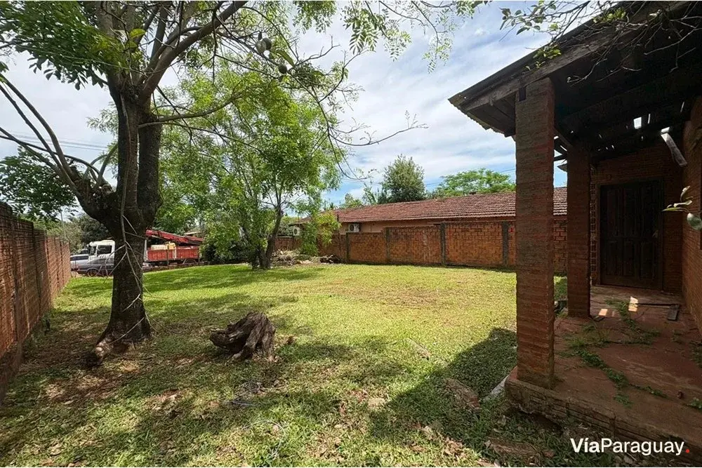 Terreno com casa à venda em Santa María Santillán