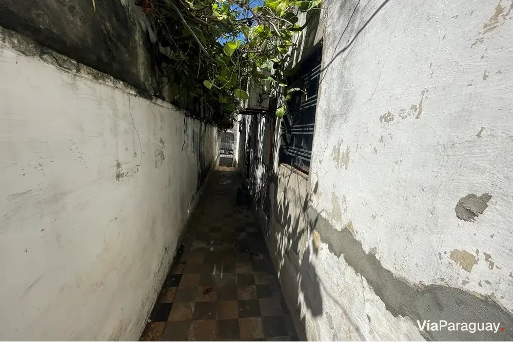 Terreno com chalé à venda no Barrio Catedral, Assunção