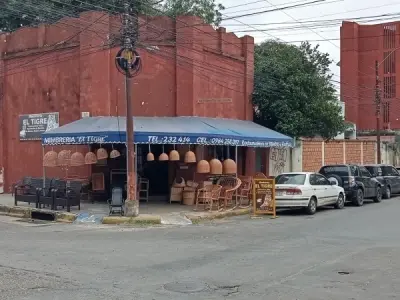 Terreno con construcción a demoler en Pettirossi, Asunción