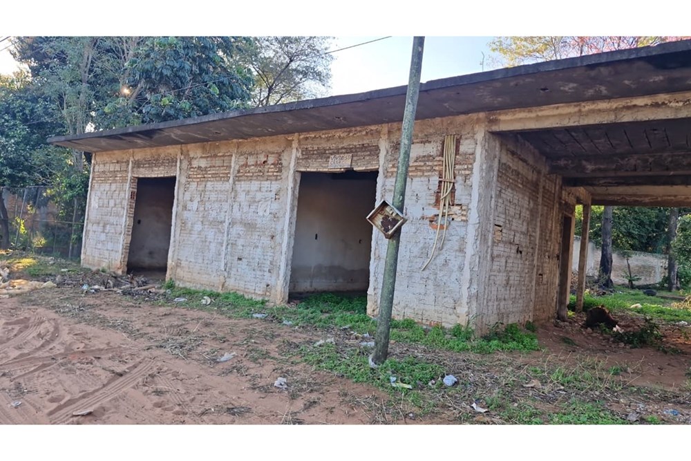 Terreno con construcción en venta en Cañadita, Ñemby