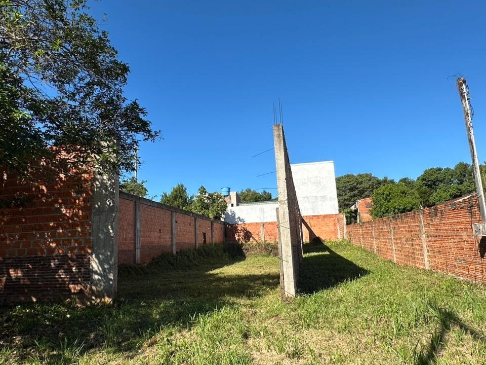 Terreno com construção inacabada à venda em San Isidro, Encarnación