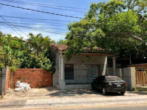 Terreno con construcción en venta en Santísima Trinidad, Asunción