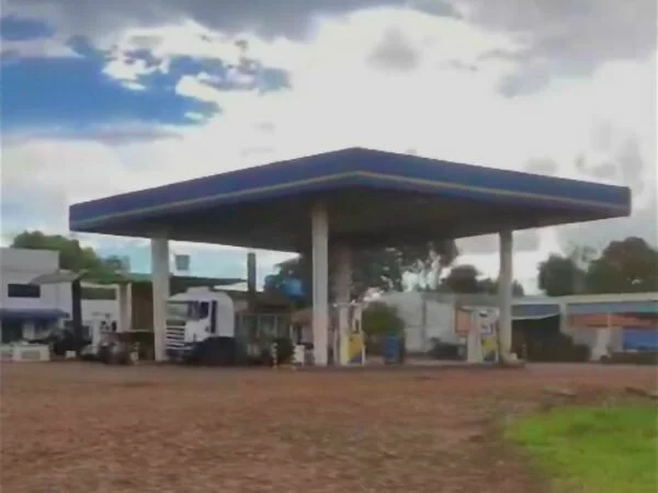 Terreno com posto de combustível à venda, Hernandarias