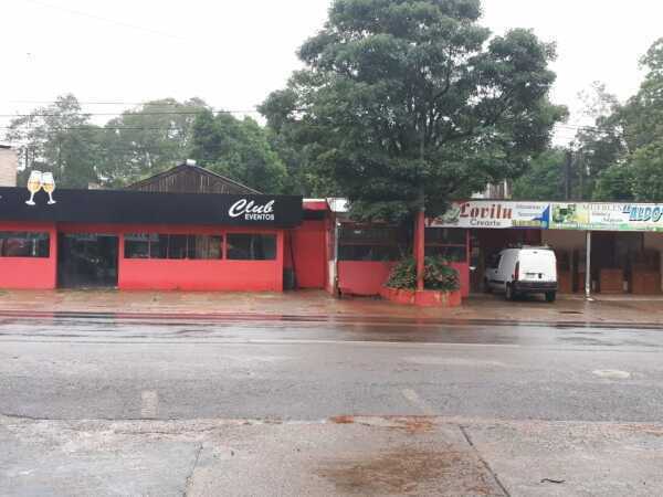 Terreno con local comercial en venta en Paraguarí, sobre asfalto