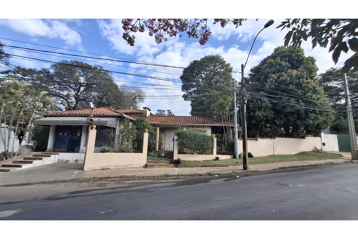 Land for sale on Av. Félix Bogado, 1,200 m²