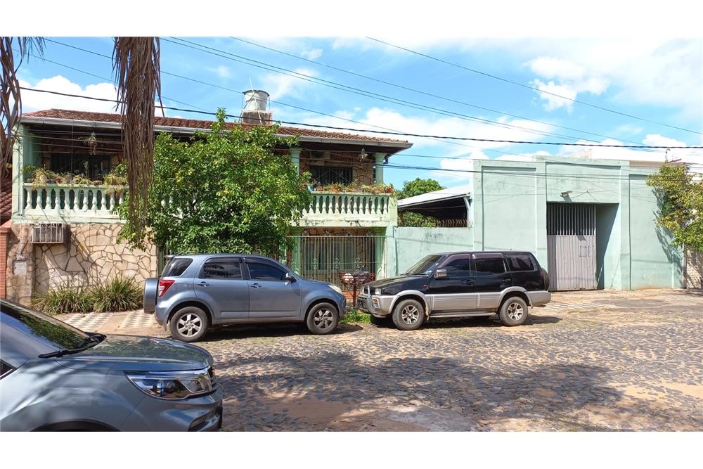 Land for sale in Mburucuyá, Asunción – 1,257 m²