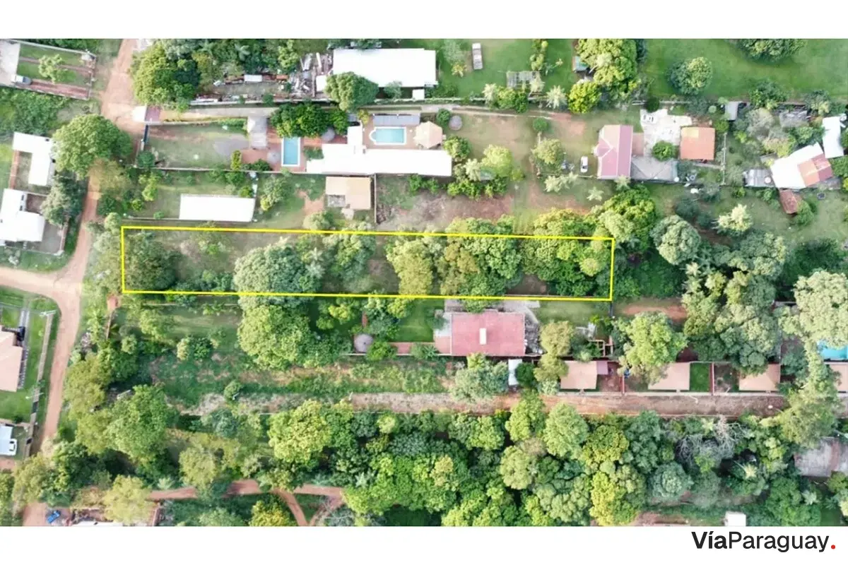 Terreno de 1.555 m² à venda em Mora Kue, Luque