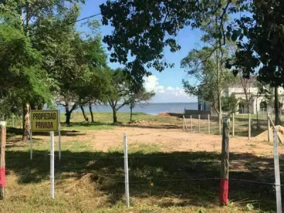 Terreno de 2.555 m² à beira do Lago Ypacaraí à venda em San Bernardino