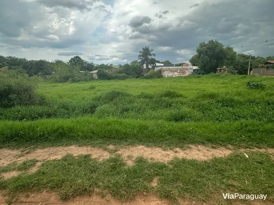 Land for sale in Segundo Barrio, Luque, 360 m²