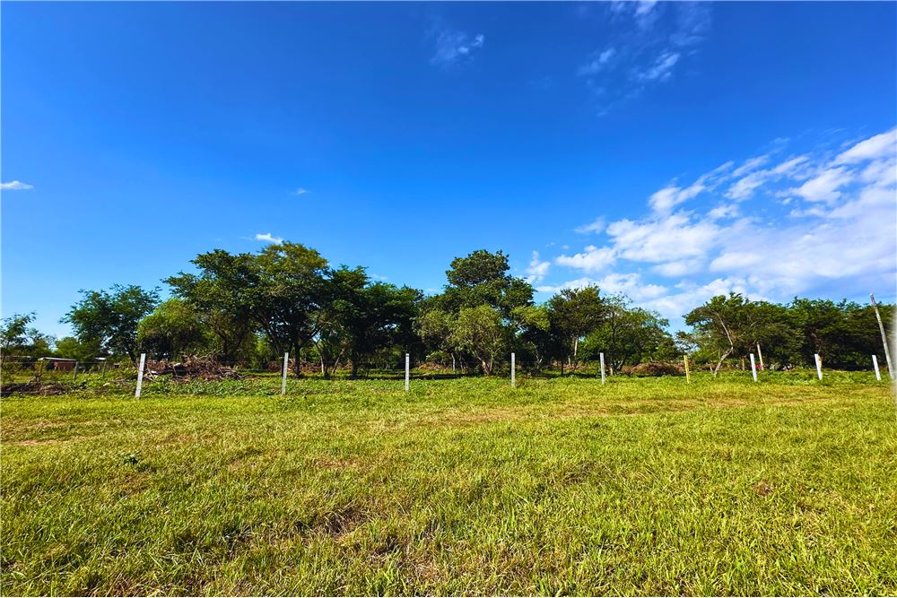 Terreno à venda em Ypané, Central - 360 m²