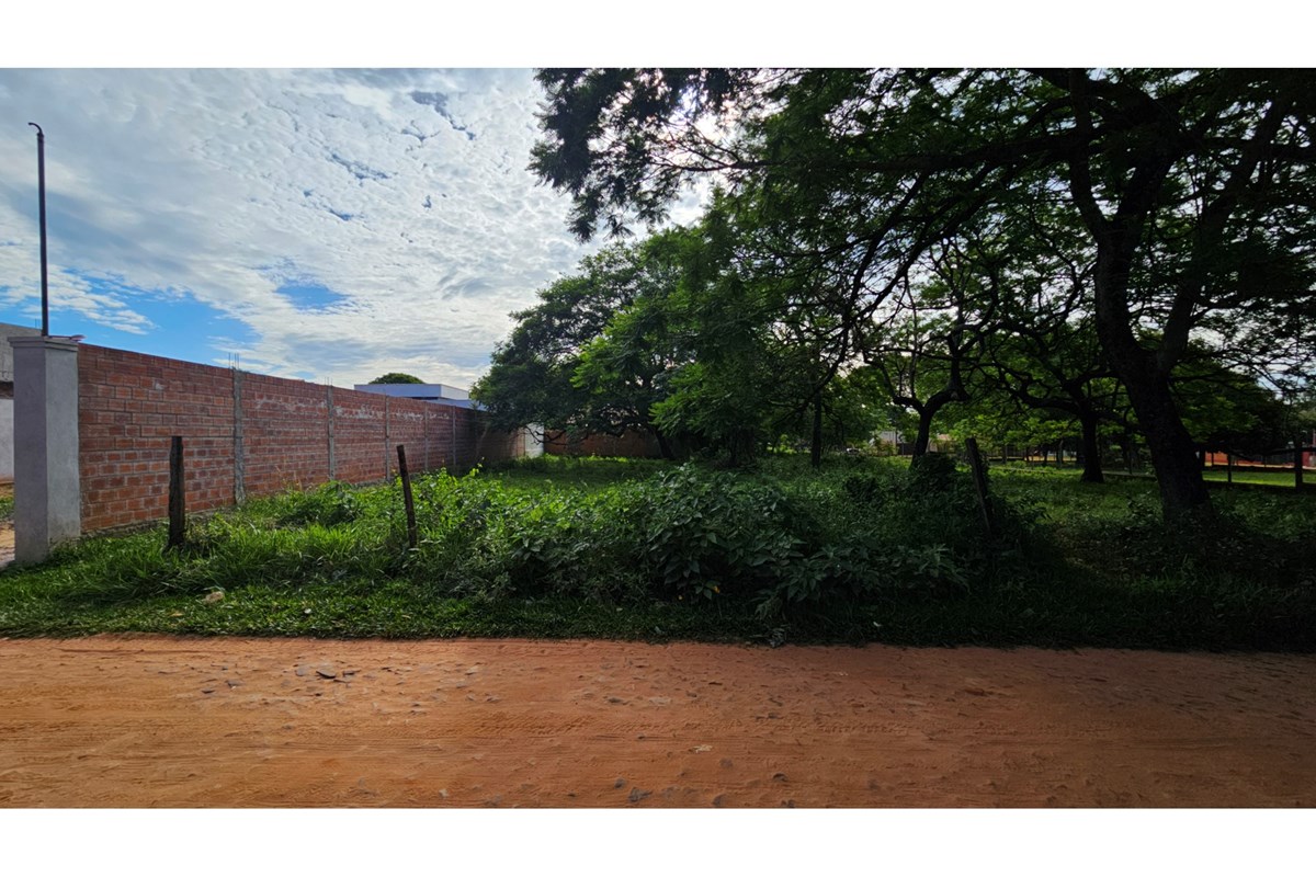 Terreno de 451 m² en venta en Ycuá Duré, Luque